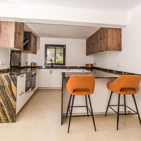 Casa Pelefi Vila *